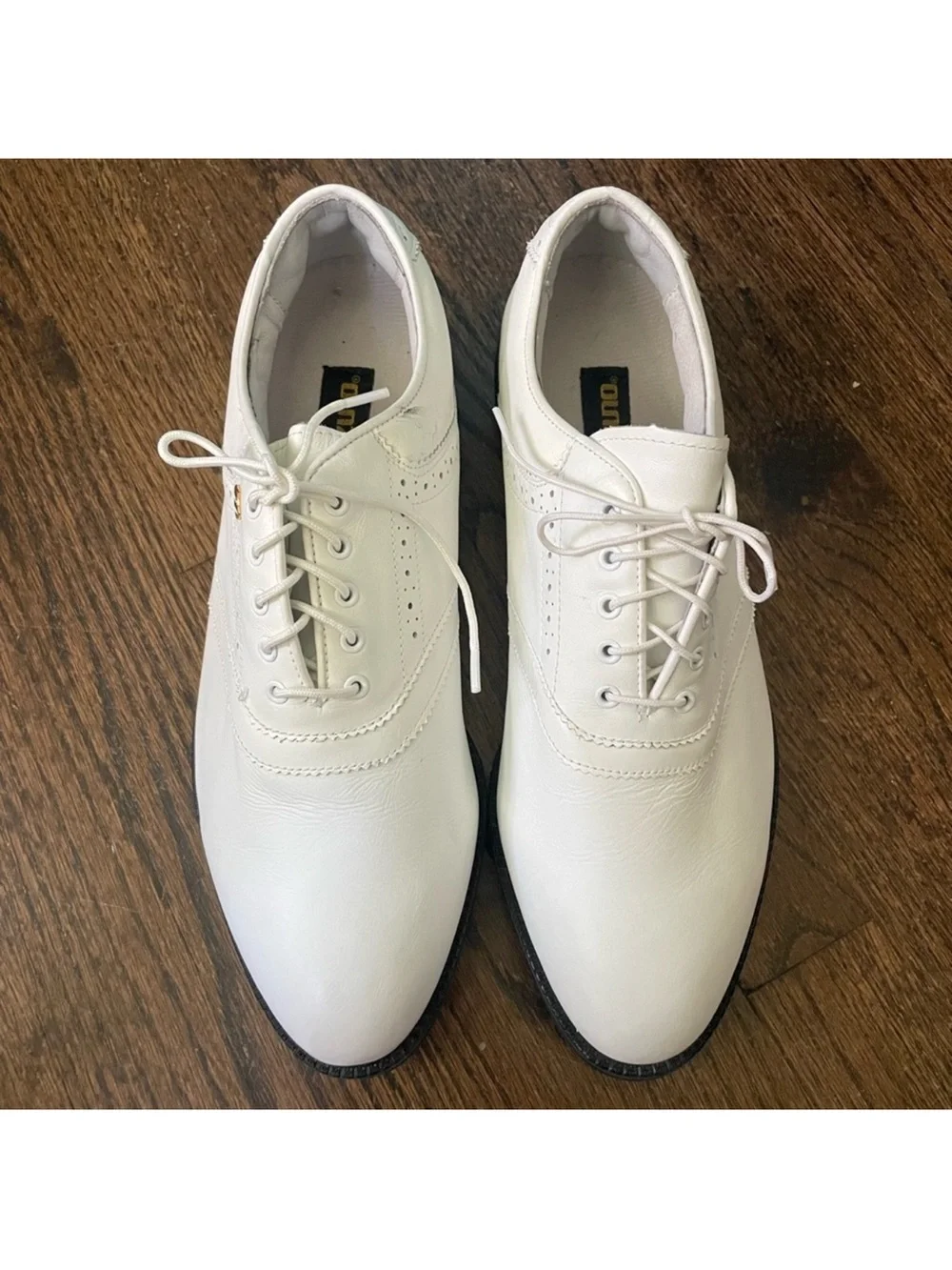 Classic White Leather Lace-Up Men’s golfing cleats. 10.5